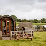 Glamping On A Working Farm Five Miles West Of 펜션 *