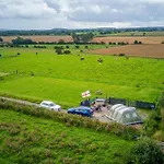 펜션 Glamping On A Working Farm Five Miles West Of