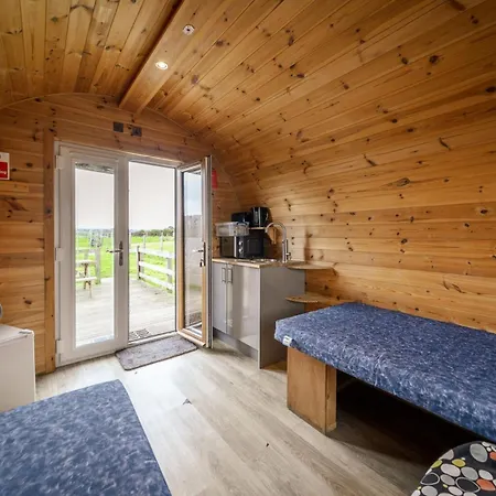 Glamping On A Working Farm Five Miles West Of Hébergement de vacances *