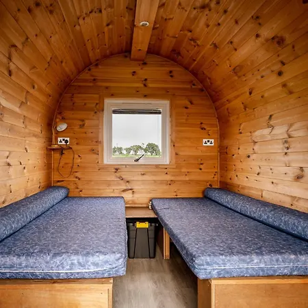 Glamping On A Working Farm Five Miles West Of Σπίτι διακοπών *